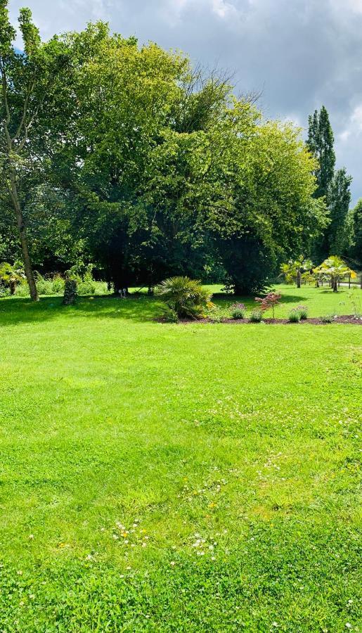 Le Gite De La Mongatelais Villa Roz-Landrieux Exteriör bild